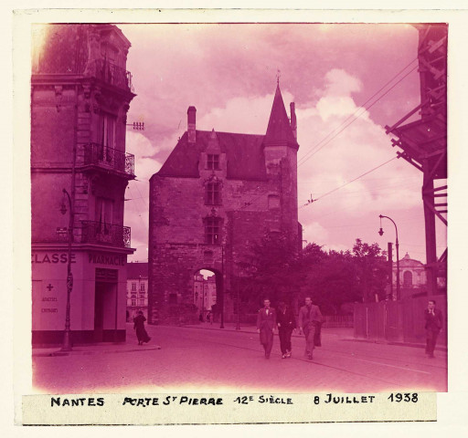Nantes (Loire-Atlantique). La Porte Saint-Pierre,12e siècle