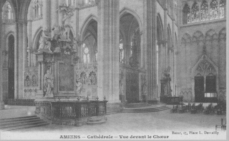 Cathédrale - Vue devant le Choeur