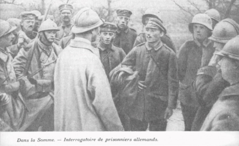 Dans la Somme - Interrogatoire de prisonniers allemands