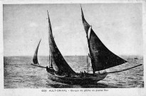 Ault-Onival - Barque de pêche en pleine Mer