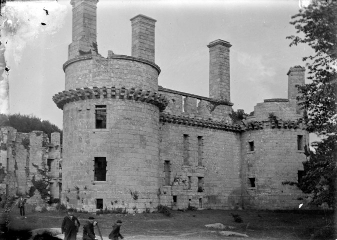 Les tours du château de Kergounadeach