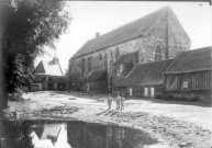 L'ancienne commanderie des templiers à Eterpigny : cour et chapelle