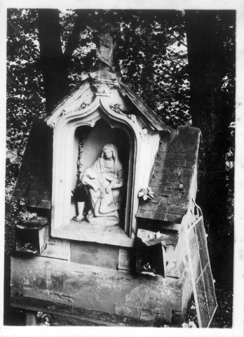Musée de Picardie à Amiens : pierre tombale de Robert de Bouberch de la 2e moitié du XVe siècle