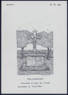 Hallencourt (Somme) : calvaire au bout de l'allée centrale du cimetière - (Reproduction interdite sans autorisation - © Claude Piette)
