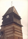 Yzengremer. Vue du clocher de l'église, surmonté du coq, installé en 1980