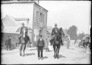 L'arrestation d'un vagabond par deux gendarmes à cheval