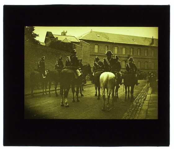 Gendarmes rue Evrard de Fouilloy - Cavalcade de juin 1901