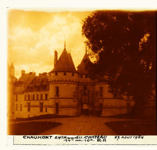 Chaumont (Loir-et-Cher). Entrée du château, 14e au 16e siècle