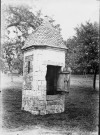 Le puits de l'ancienne abbaye de Dommartin