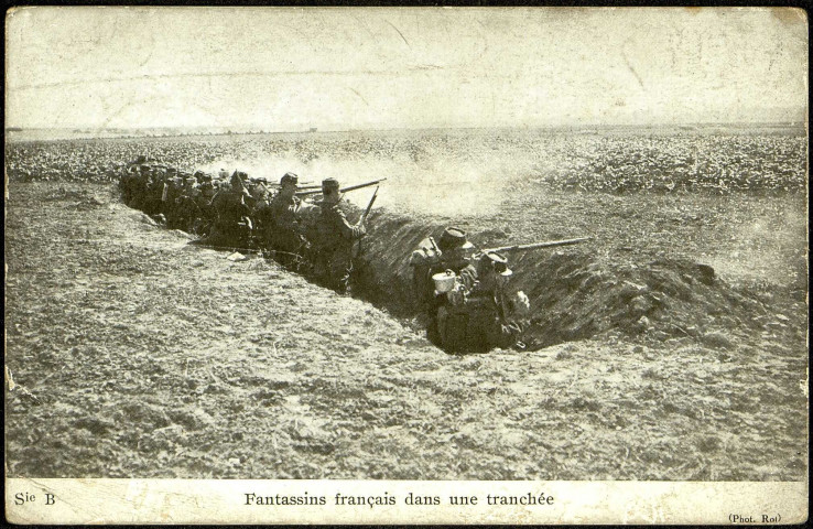 Fantassins français dans une tranchée. - Carte adressée par Victor Bardoux à son épouse Lucienne Bardoux-Cleenewerck à Blendecques (Pas-de-Calais)