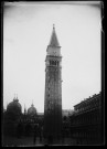 [Le campanile de la place Saint-Marc : il mesure 98.50 mètres de haut. Il fut construit en 912. Surnommé autrefois el padron de casa, il servait de tour de garde]