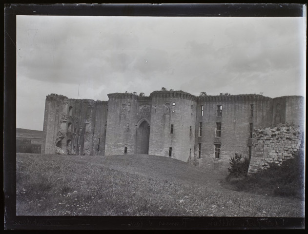 La Ferté-Milon ruines vue place - septembre 1901