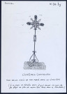 Lignières-Châtelain : belle croix de fer forgé au cimetière - (Reproduction interdite sans autorisation - © Claude Piette)