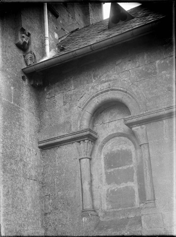 Eglise, ancienne fenêtre