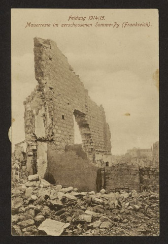 FELDZUG 1914/15. MAUERRESTE IM ZERSCHOSSENEN SOMME-PY (FRANKREICH). (Campagne 1914/15. Restes de mur criblé de balles à  Somme-Py (France))