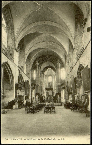 Carte postale intitulée "Vannes. Intérieur de la cathédrale". Correspondance de Raymond Paillart au curé de Moyencourt-lès-Poix