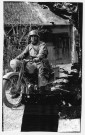 Soldat allemand sur sa moto