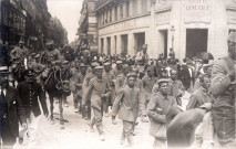 Guerre 1914-1918. Défilé des prisonniers de guerre allemands, rue des trois cailloux