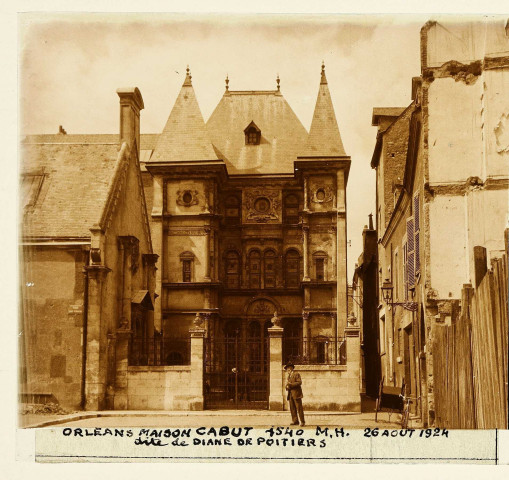 Orléans. Maison Cabut, dite de Diane de Poitiers, 1540 (M.H.)