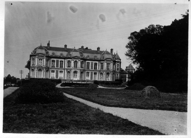 Château de Long (Somme) : la façade avant