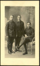 Photographie studio de trois jeunes soldats