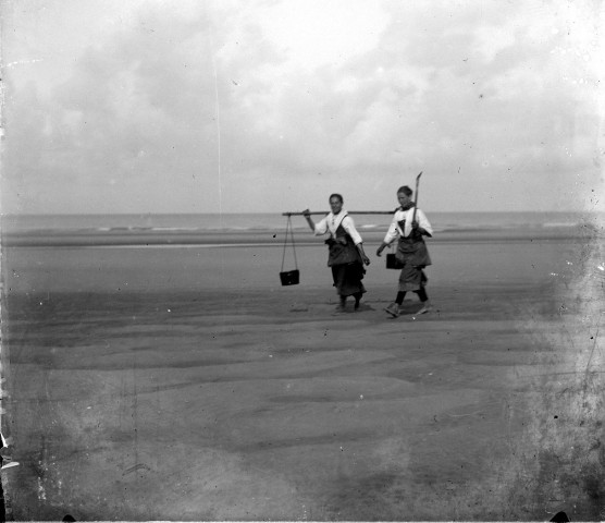 Portrait de femmes de pêcheurs sur la plage