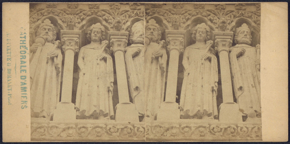 La cathédrale d'Amiens. Galerie des rois, détail sur 3 statues
