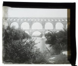 Pont du Gard (ruine romaine), aqueduc qui fournissait l'eau à Nîmes