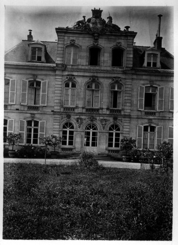 Château d'En-Bas à Belloy-sur-Somme : la façade principale