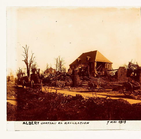 Albert (Somme). Château Pifre en réparation