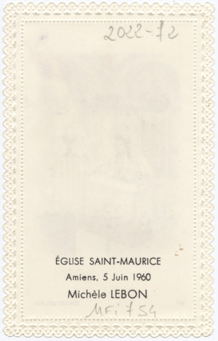 Jeune fille en prière devant l'eucharistie. Image de communion de Michèle Lebon faite en l'église Saint-Maurice le 5 juin 1960