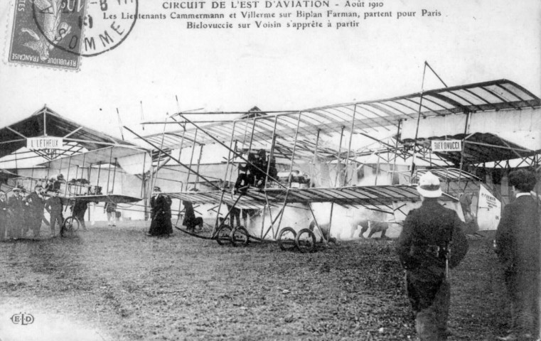 Circuit de l'Est d'aviation - Août 1910 - Les Lieutenants Cammermann et Villerme sur Biplan Farman, partent pour Paris - Bielovuccie sur Voisin s'apprête à partir