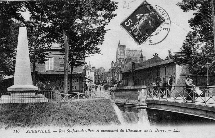 Rue St-Jean-des-Près et monument du Chevalier de la Barre