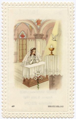 Jeune fille en prière devant l'eucharistie. Image de communion de Michèle Lebon faite en l'église Saint-Maurice le 5 juin 1960