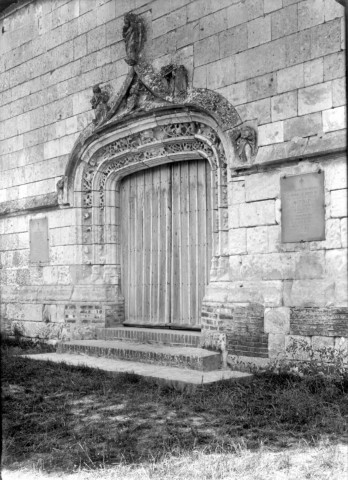 Eglise de Bergicourt, vue de détail : la porte
