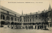 Ecole Normale d'Intitutrices - Amiens (Somme) - Cour intérieure