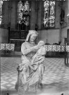 Eglise, statue de la Vierge à l'enfant