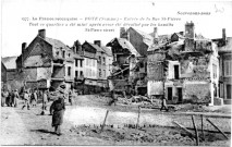 Souvenons-nous ! La France reconquise (1917). Entrée de la Rue St-Pierre - Tout ce quartier a été miné après avoir été dévalisé par les bandits