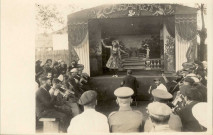 Une représentation théâtrale organisée par les prisonniers civils du camp de Rastatt