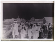[Fête de Jeanne d'Arc à Camiers - octobre 1909. Procession religieuse dans les rues de Camiers]