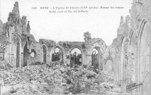 L'église St-Pierre (XVIe siècle) - Parmi les ruines - In the ruins of the old St-Pierre