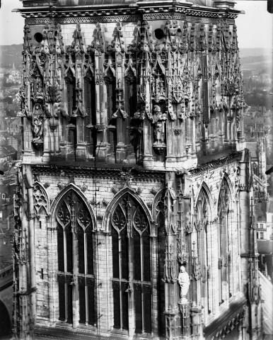 Rouen (Seine-Maritime). Vue de détail de la Tour centrale de la cathédrale
