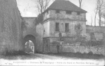 Picquigny. Château de Picquigny. Porte du Gard et Pavillon Sévigné