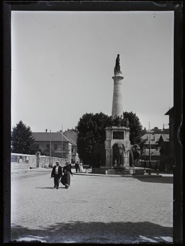Colonne des Eléphants, vue prise sur la place - juillet 1902