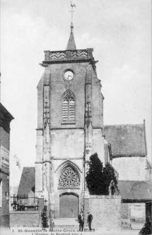 L'église, le portail XVIe siècle