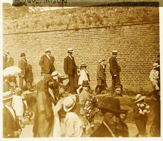 Cortège dans le cadre de festivités commémorant la guerre de 1914-1918