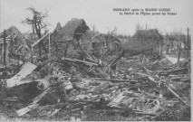 Domart après la Grande Guerre - Le Portail de l'Eglise parmi les Ruines