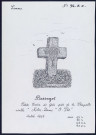 Pierregot : croix de grès près de la chapelle - (Reproduction interdite sans autorisation - © Claude Piette)