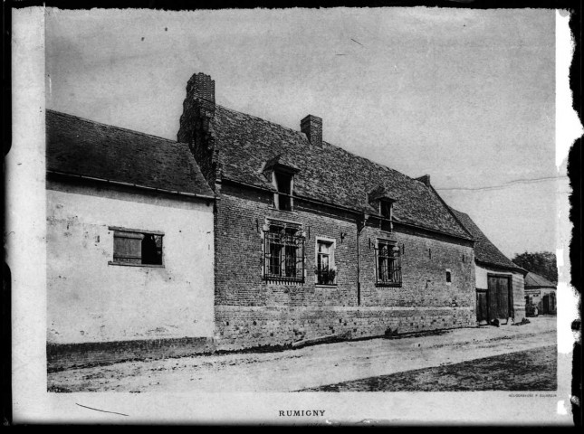 Rumigny (Somme). Manoir du XVIe siècle, Grande-Rue du Quai