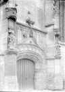 Eglise, vue extérieure : détail du portail